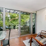 Holds - Beautiful Unit In Neutral Bay - Holdsworth St