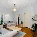 Holds - Beautiful Unit In Neutral Bay - Holdsworth St
