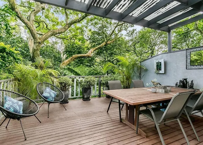 Holds - Beautiful Unit In Neutral Bay - Holdsworth St