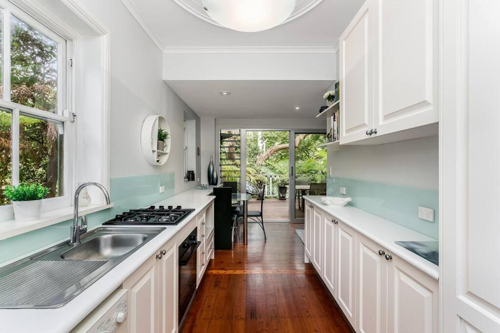 Holds - Beautiful Unit In Neutral Bay - Holdsworth St Apartment Sydney