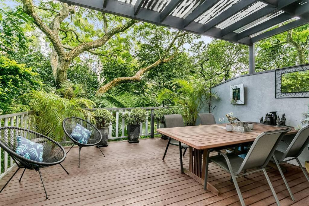 Holds - Beautiful Unit In Neutral Bay - Holdsworth St Apartment Sydney